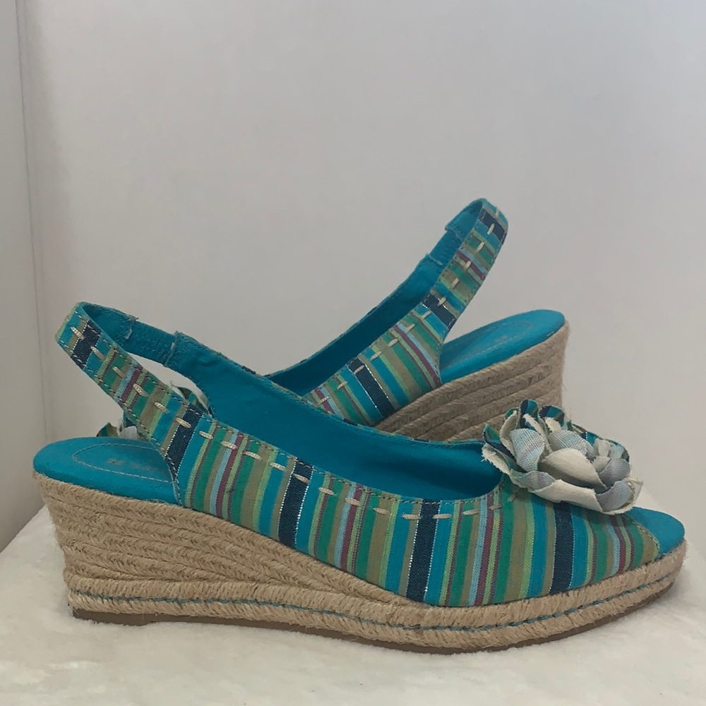 NOWT Naturalized Peep toe wedge heels